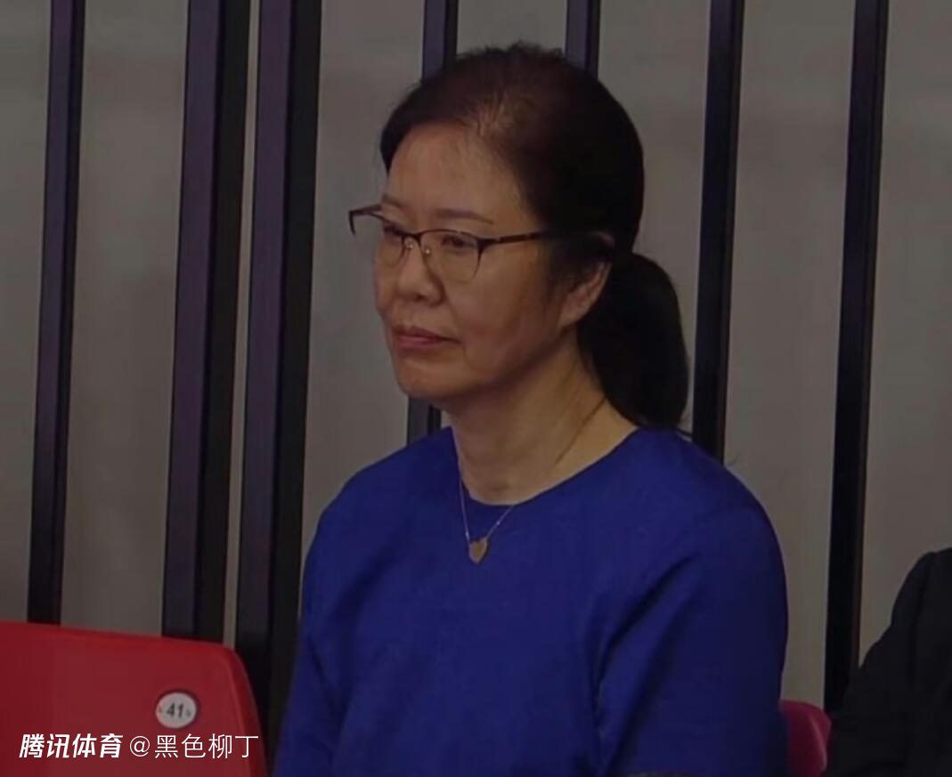 电影《谣言》讲述了世界上最富有的自由民主国家的七位领导人参加一年一度的七国集团峰会，他们在试图起草一份有关全球危机的临时声明时迷失了方向，并面临越来越大的危险。