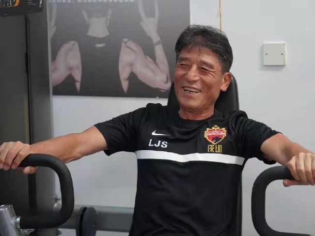 《下一球成名》举行红毯 塔伊加·维迪提成焦点 2023-09-11 加拿大多伦多时间9月10日，电影《下一球成名》在第48届多伦多电影节举行首映红毯，导演塔伊加·维迪提成为全场焦点。