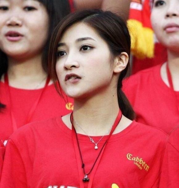 其中，管虎凭借电影《狗阵》获得年度导演，《里斯本丸沉没》获得年度影片。