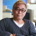 莱昂纳多街头偶遇友人 影帝秒变狗仔搞怪玩偷拍 2016-08-05 近日，奥斯卡影帝莱昂纳多·迪卡普里奥在街头偶遇熟人，他并没有主动去打招呼，反而蹑手蹑脚的在旁边用手偷拍有人，身体力行的与其开了个玩笑，影帝真是不改调皮本色呀！