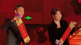 幕后照展现了剧组人员的工作瞬间，并记录下影片中多个名场面的拍摄现场。